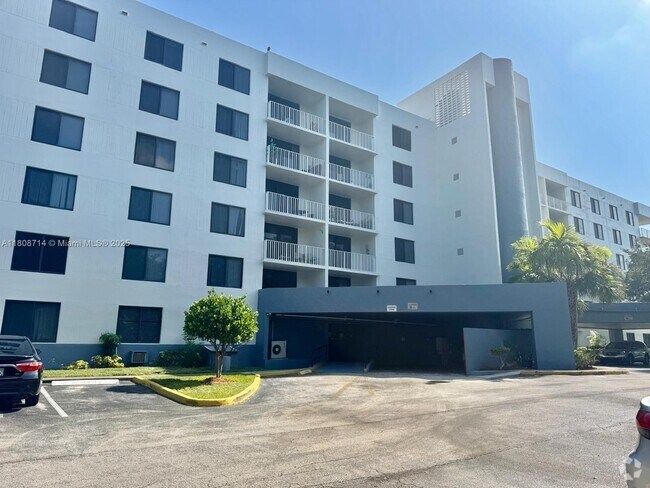 Building Photo - 901 Hillcrest Dr Unit 205 Rental