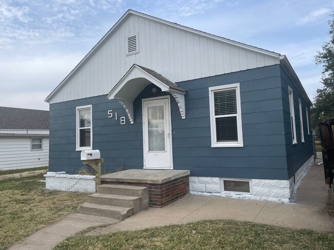 Building Photo - 2 Bedroom, 1 Bathroom House