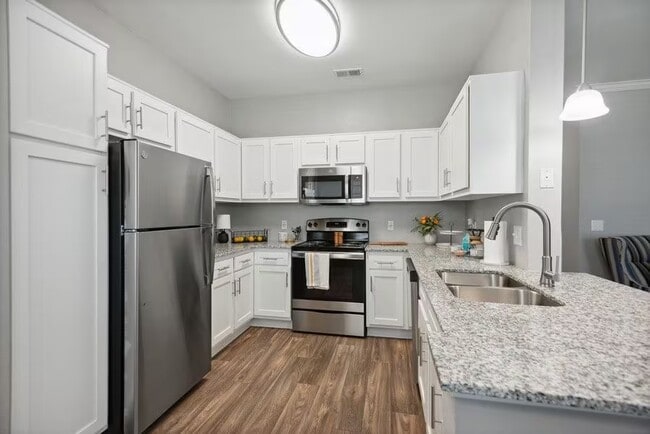 Building Photo - Your New High-End Retreat – Enjoy 1 Month ... Unit DWR Rental