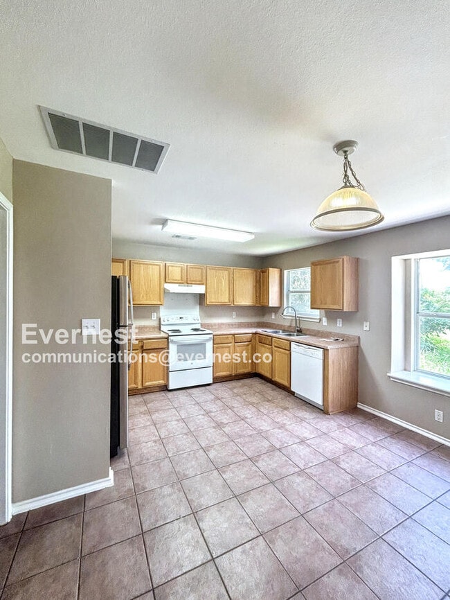 Photo - 2671 Hunt St