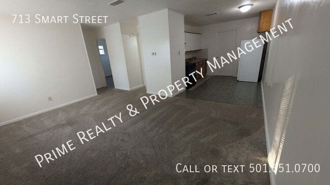 Photo - 713 Smart St