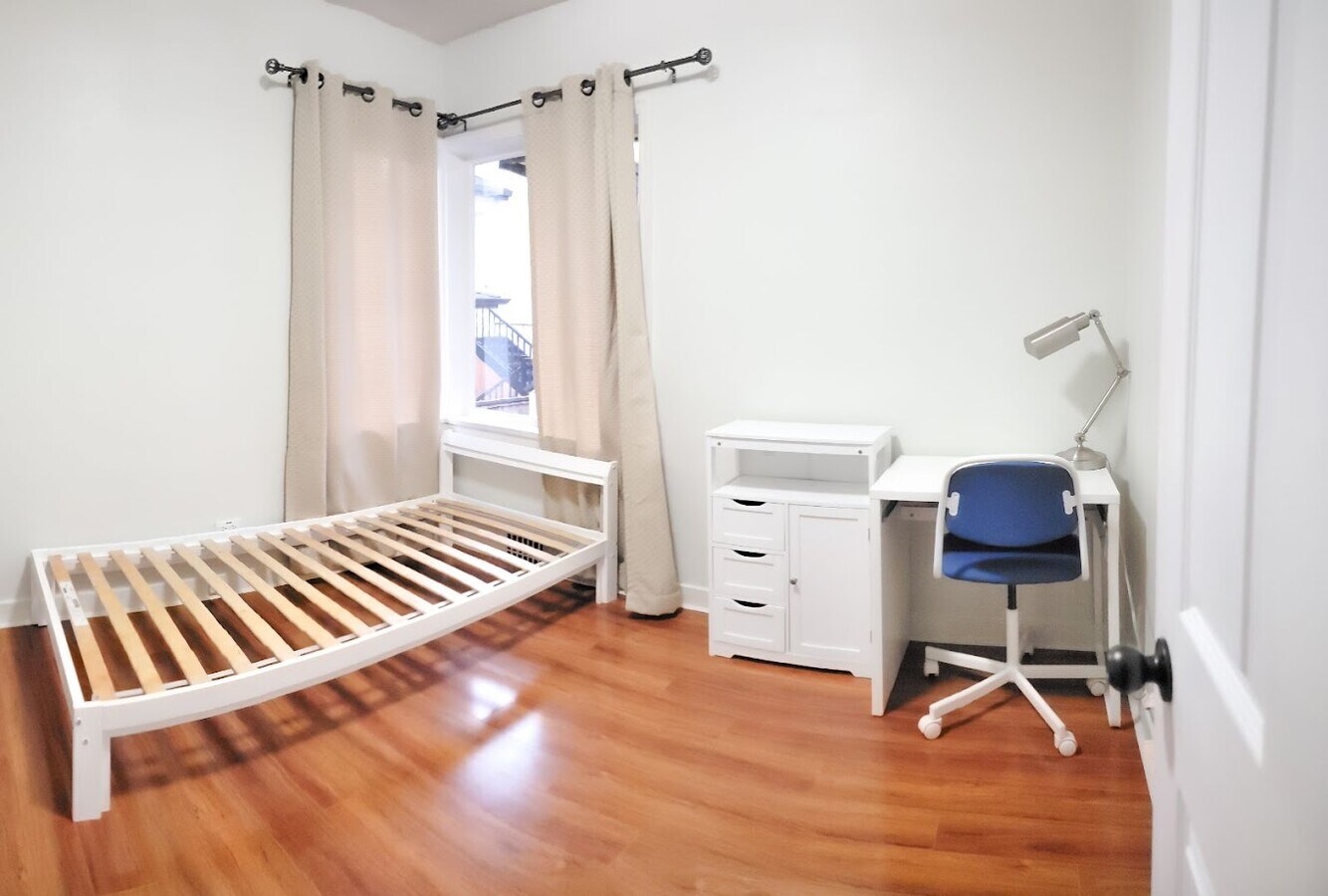 Photo - 1701 Nanaimo St