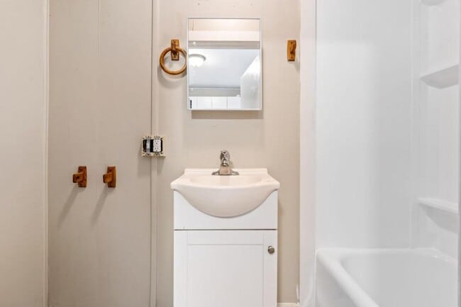 Photo - 14-24 C street Unidad 14