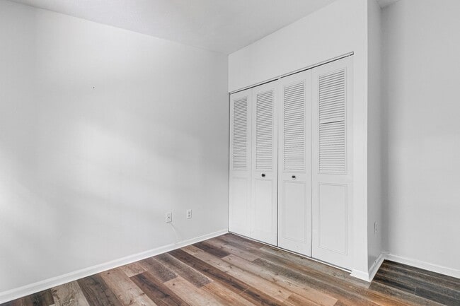 Photo - PRICE DROP on Wonderful End Unit Townhome ...