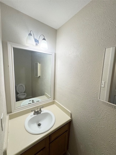 Photo - 825 Denmark Dr