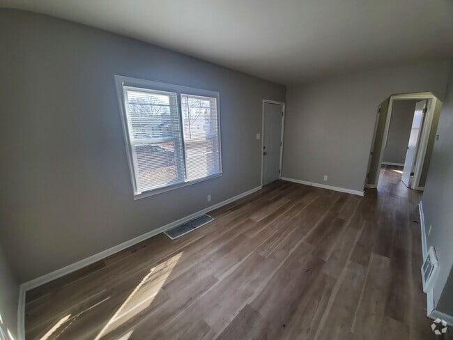 Building Photo - 3 Bedroom, 1 Bathroom with partially fence... Rental