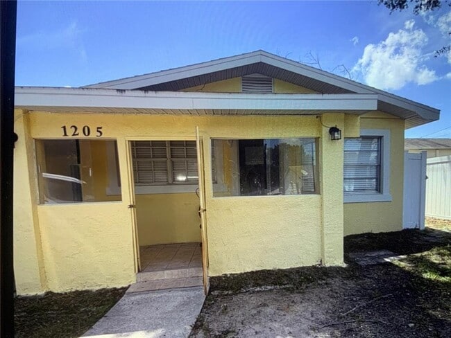 Building Photo - 1205 Ave L