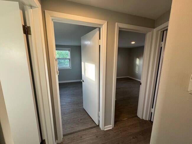 Photo - 72 Bannard Ave Unit upper