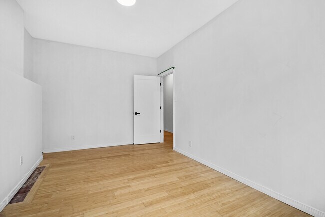 Photo - 454 McLeod St Unit 1