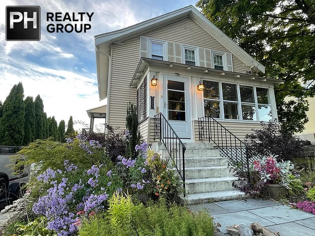 Building Photo - 157 Riverview Ave