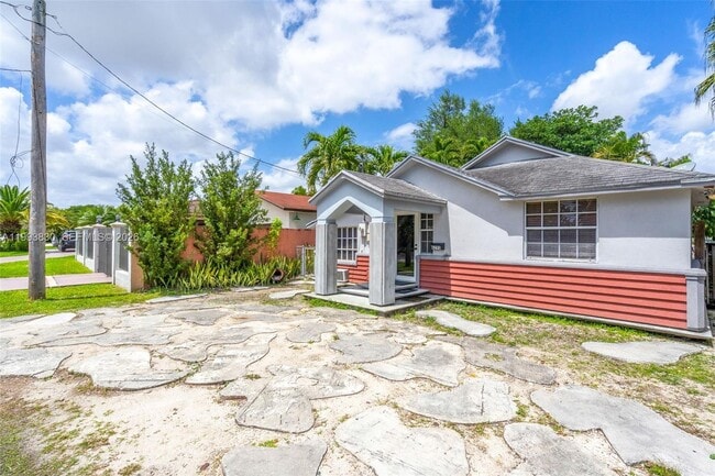 Photo - 6295 SW 29th St Unidad 1