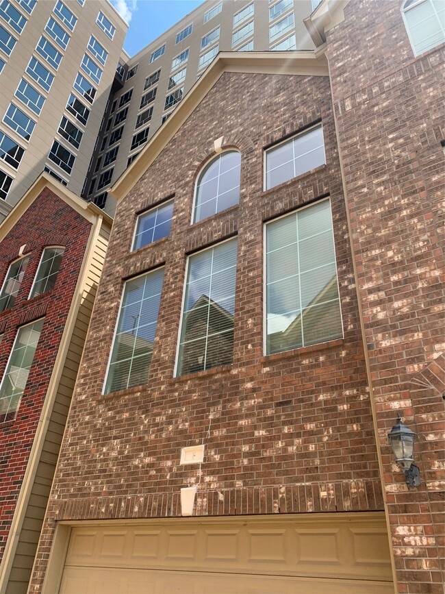 Building Photo - 1117 St Agnes St Unit F