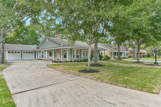 Building Photo - 605 Kings Ct