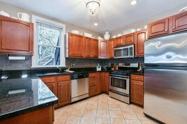 Photo - 544 E 8th St Unit 3