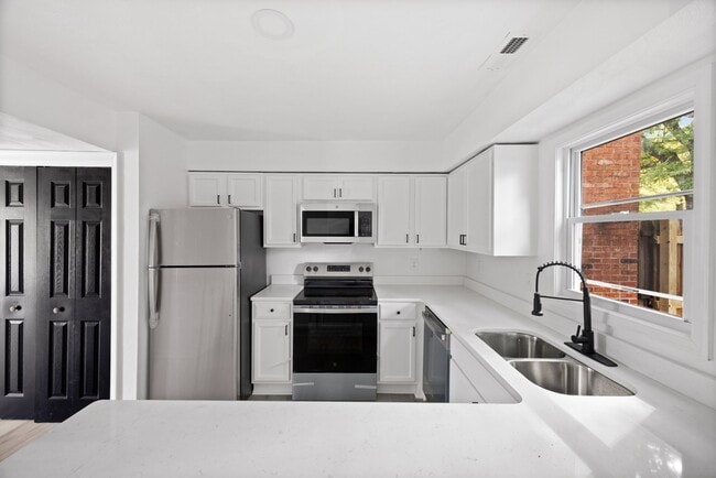 Photo - 925 Madison Ave