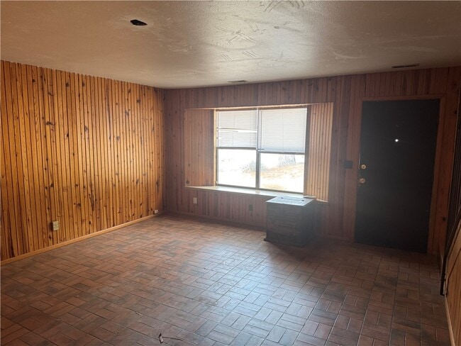 Photo - 645 W Adams St
