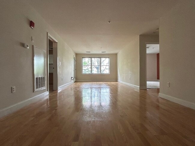 Building Photo - 318 Rindge Ave Unit 203