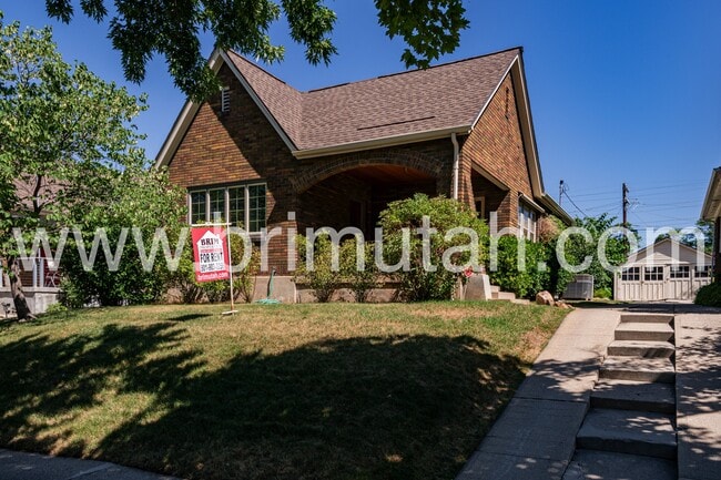 Building Photo - 1655 E 900 S