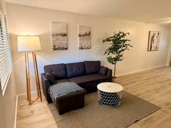 Building Photo - 3301 E Earll Dr