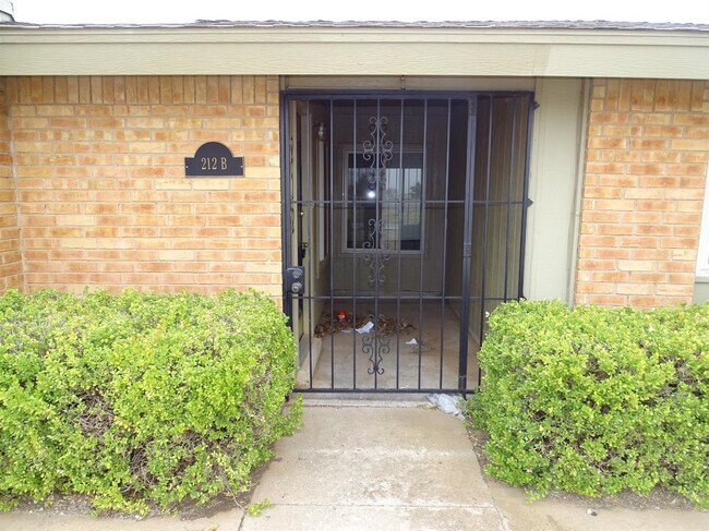 Photo - 206 N Troy Ave