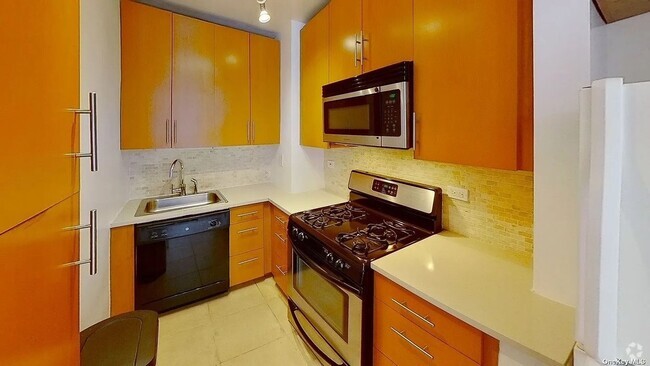 Building Photo - Spacious 1 Bedroom 1 Bathroom Unit 1H Rental