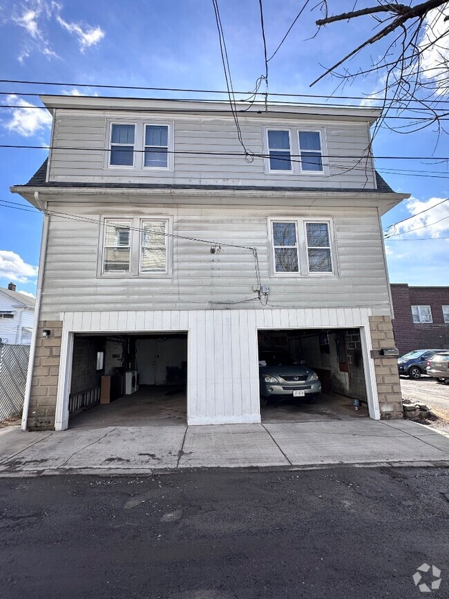 Building Photo - 120 E Green St Rental