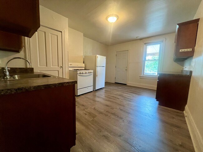 Building Photo - Large 3 BR in South Oakland! Covered Balcony! Close to Campus! Unit WEL02