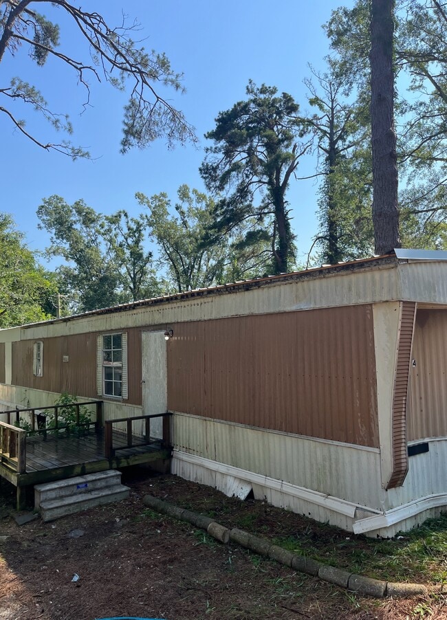 Building Photo - Trailer 4