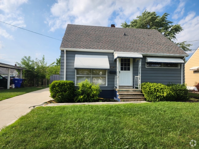 Building Photo - 15472 Muskingum Blvd Rental