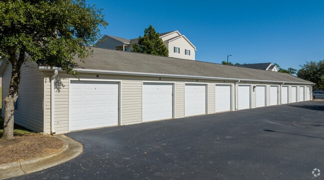 Garajes - The Summit on 401