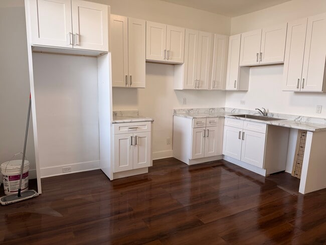 Building Photo - 3518 W Diversey Ave Unit 1