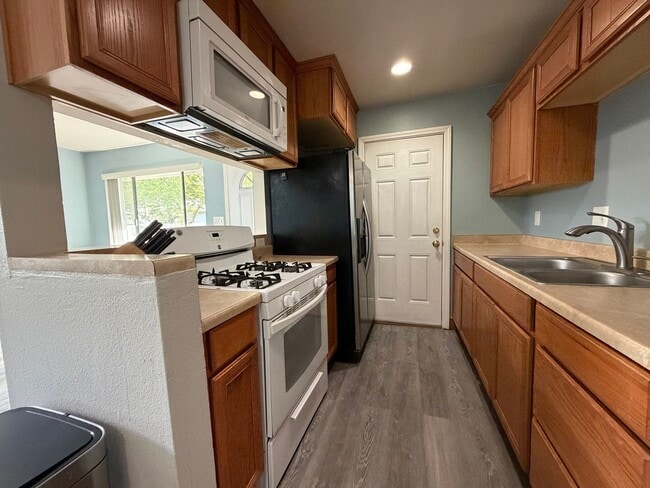 Building Photo - 6236 Cavan Dr Unit 4
