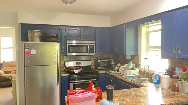 Photo - Large Single Family House in Oakdale!! DON'T MISS!!