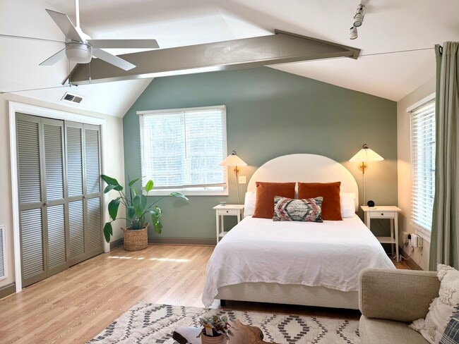 Photo - 6204 Old Military Rd