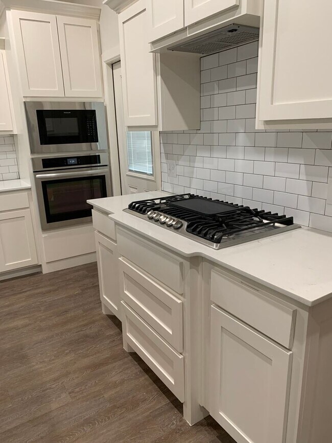 Photo - 3 bedroom, 2.5 bathroom, 2 car garage Gated Neighborhood