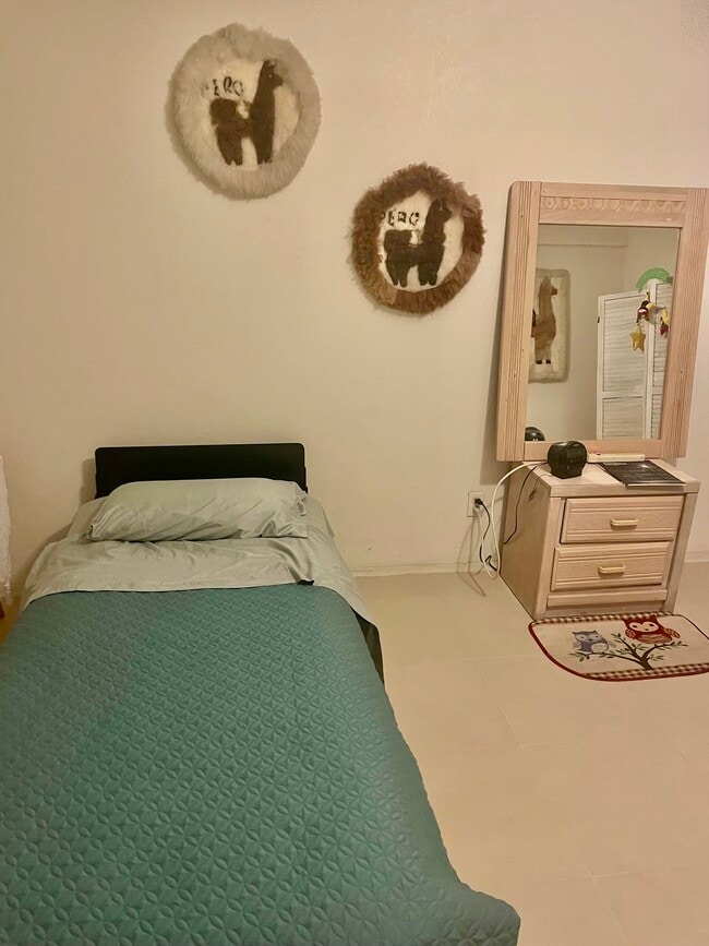 Main bedroom - 351 E Thomas Rd Unit D203