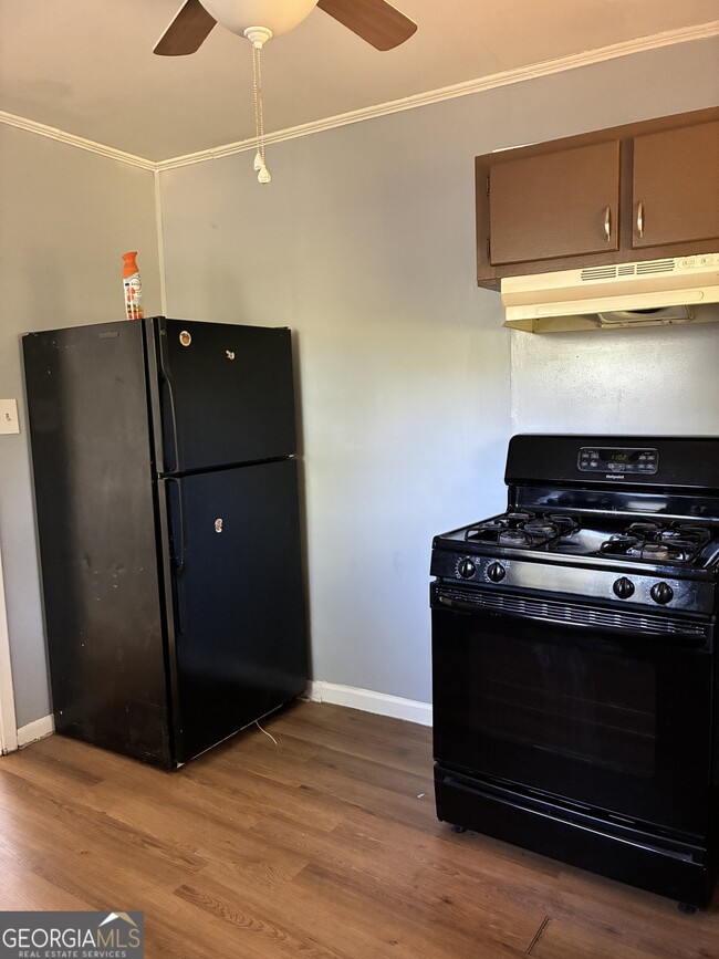 Photo - 240 Springside Dr SE