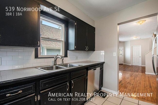 Photo - 539 Norwood Ave SE