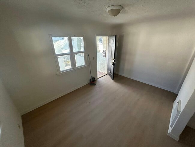 Photo - 418 W 13th St
