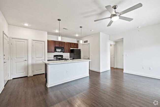 1BR, 1BA - 720SF - Living - Alsbury Farms