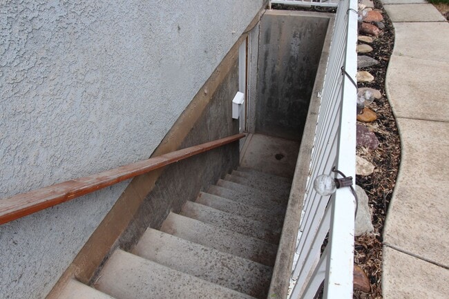Building Photo - ALL utilities Included 2 Bedroom Apartment...