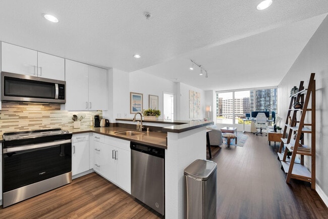 Photo - 388 Beale St Unit FL14-ID1009995P