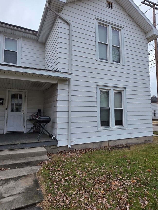 Building Photo - Updated and Spacious Duplex in BG