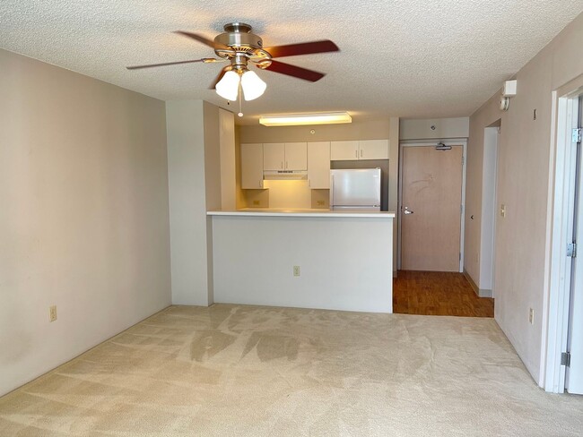 1 bedroom with 2 parking stalls - 1 bedroom with 2 parking stalls Unidad 1006 Rental