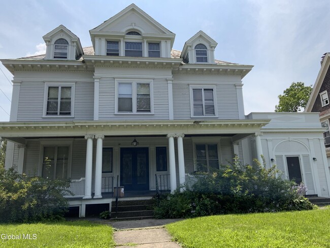 Building Photo - 1238 Union St Unit 4