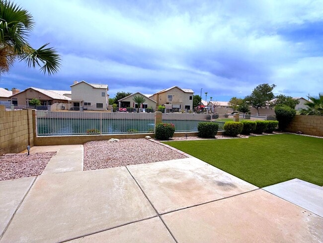 Photo - 691 S Sahuaro Dr