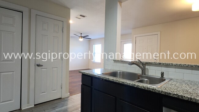 Photo - 931 Robineta Ln