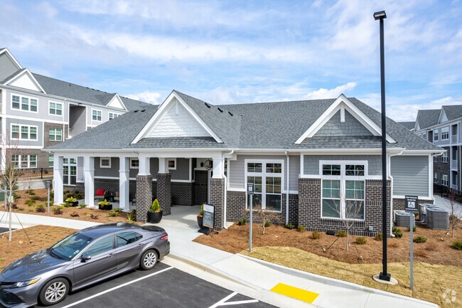 Leasing/Clubhouse