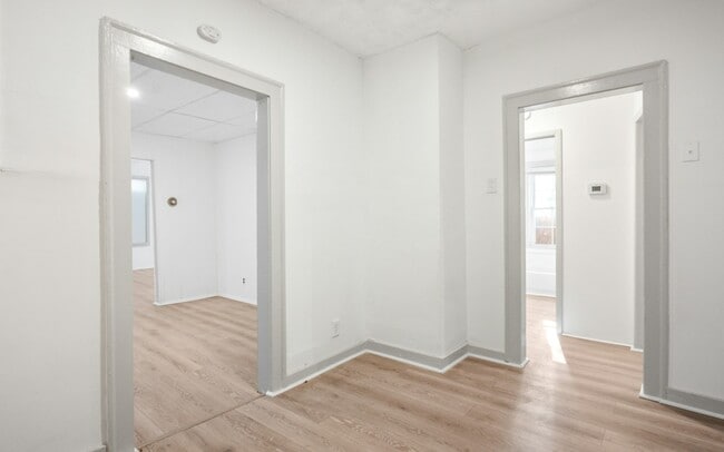 Photo - 1554 Larchmont Rd