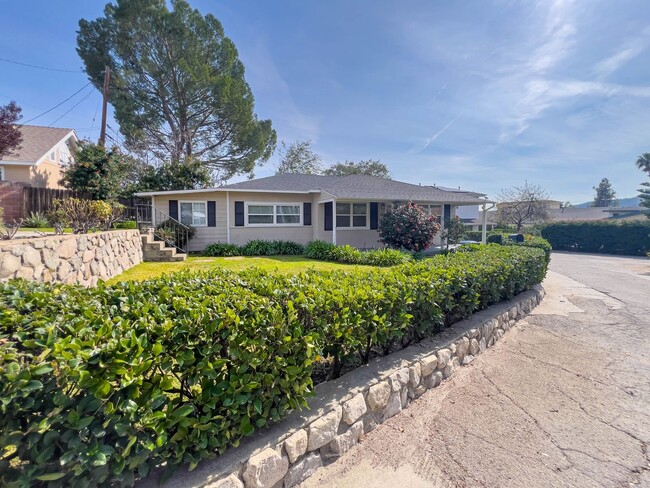 Charming 2BR Home in La Crescenta! - Charming 2BR Home in La Crescenta!